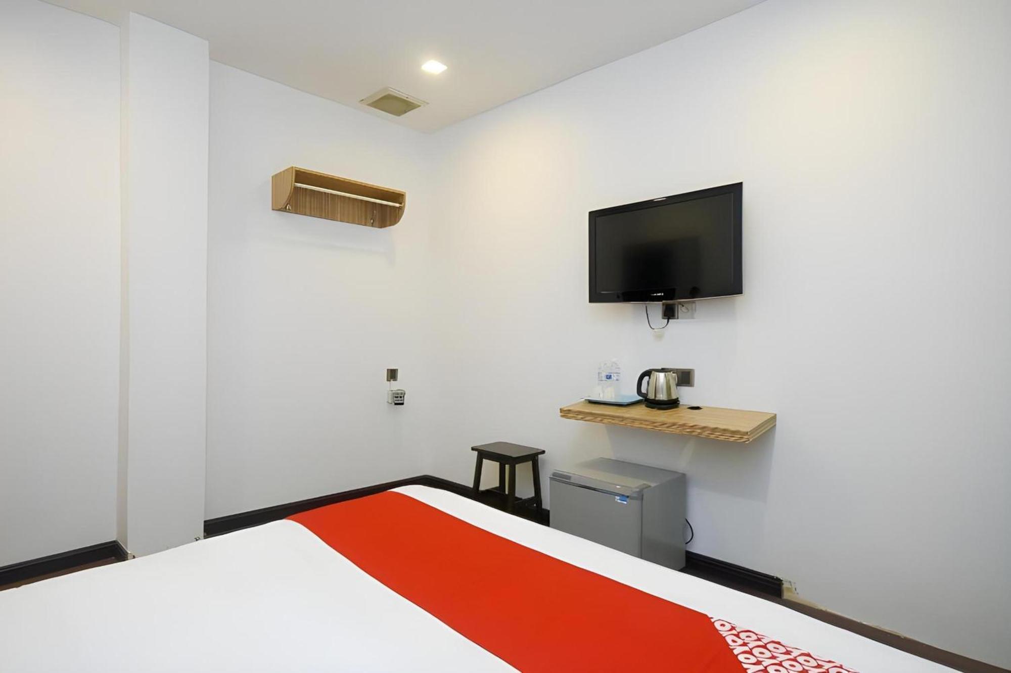 Super Oyo 976 Dragon Inn Miri Bagian luar foto