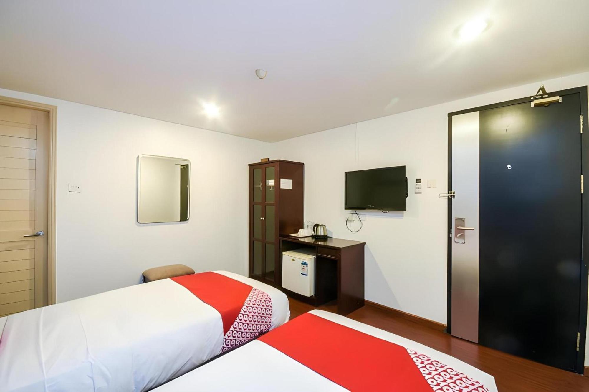 Super Oyo 976 Dragon Inn Miri Bagian luar foto