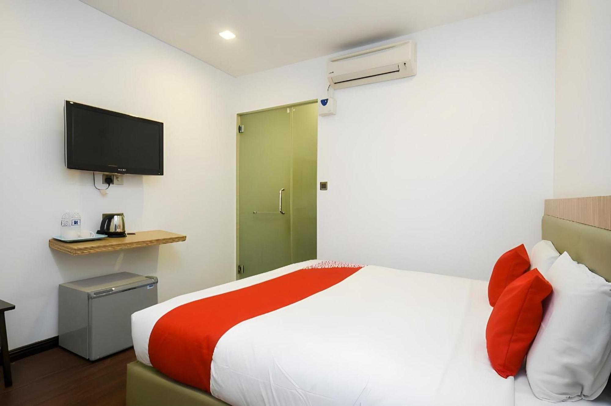 Super Oyo 976 Dragon Inn Miri Bagian luar foto