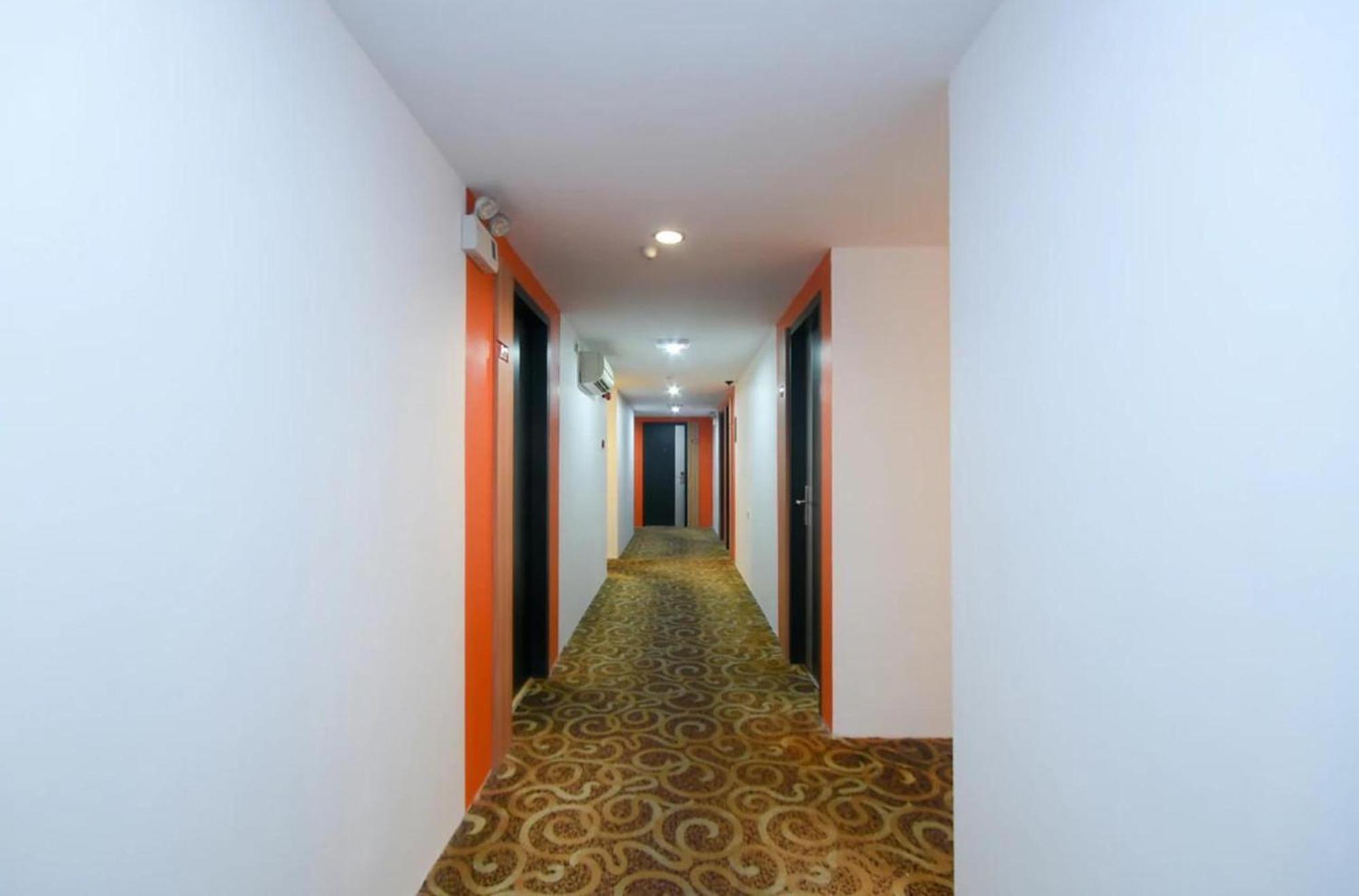 Super Oyo 976 Dragon Inn Miri Bagian luar foto